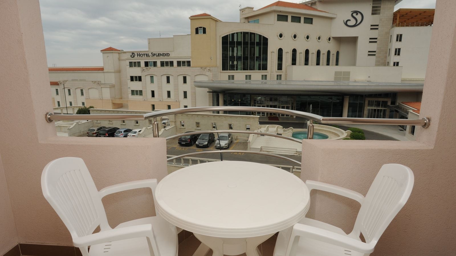rooms-double-studio-french-bed-with-balcony