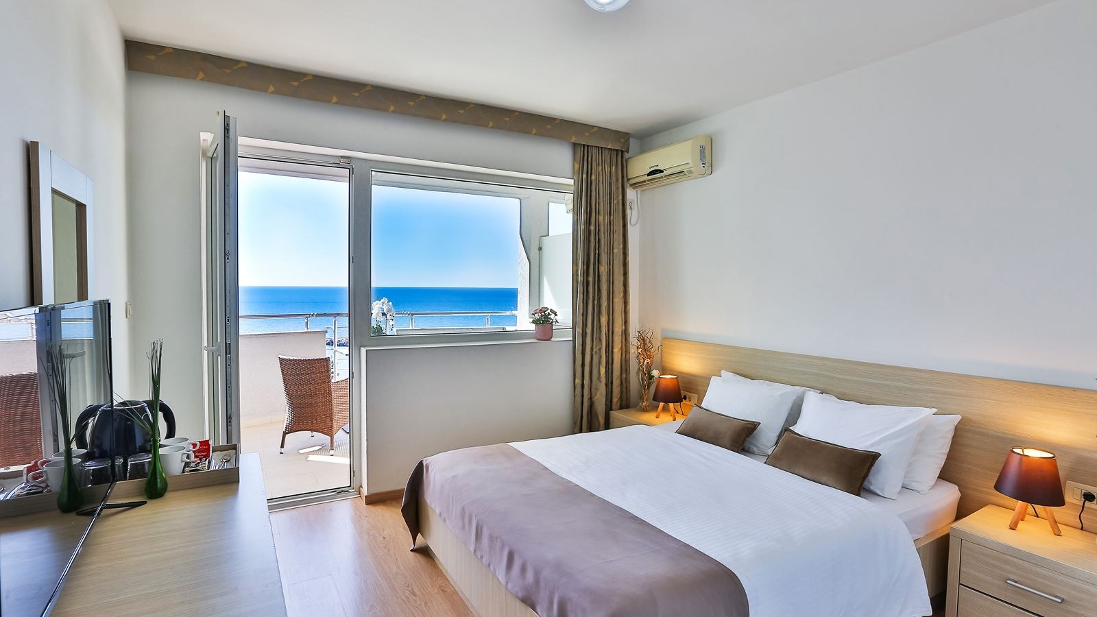 rooms-standard-double-room-with-sea-view