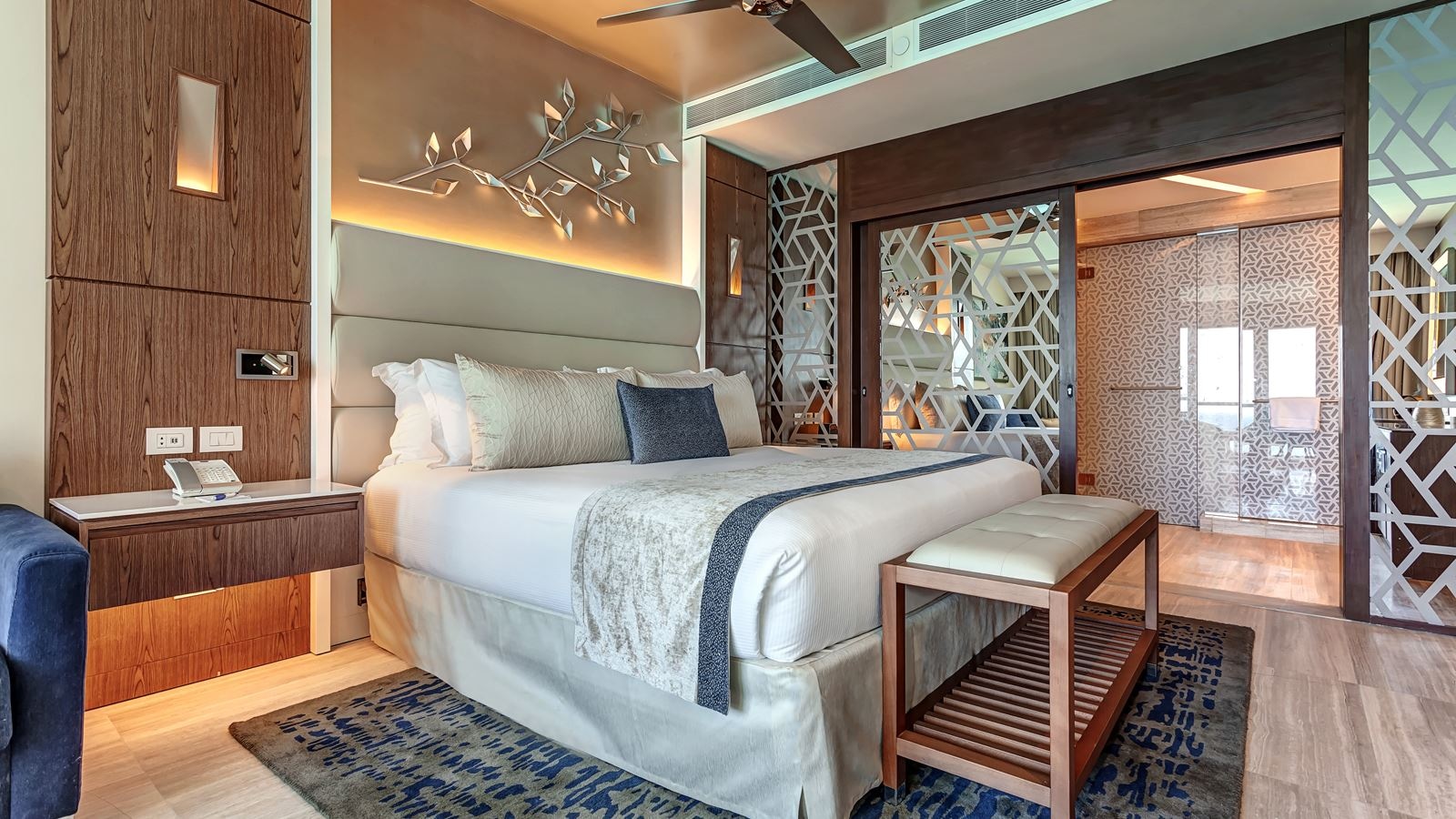 rooms-luxury-chairmans-two-bedroom-suite-ocean-front-diamond-club