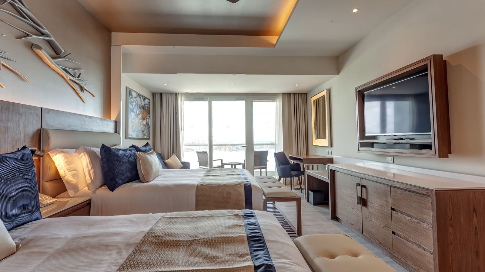 rooms-luxury-junior-suite-sunset-view-diamond-club