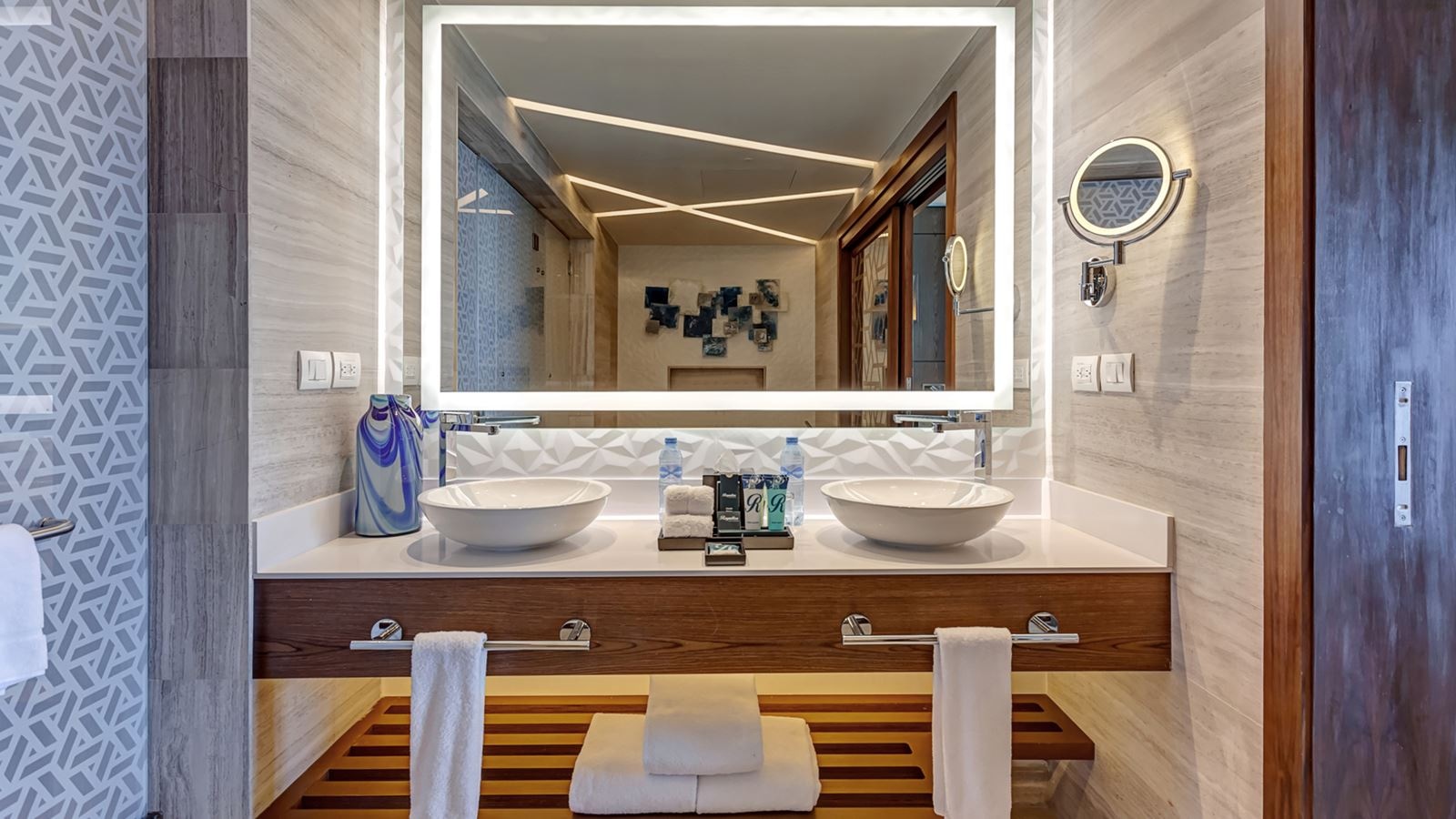 rooms-luxury-chairmans-two-bedroom-suite-ocean-front-diamond-club