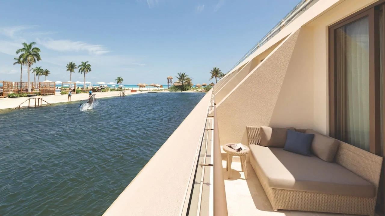 rooms-dolphin-view-master-suite