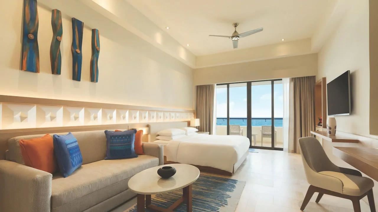 rooms-ocean-front-pryamid-suite