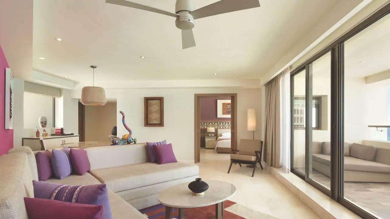 rooms-club-ocean-front-corner-suite