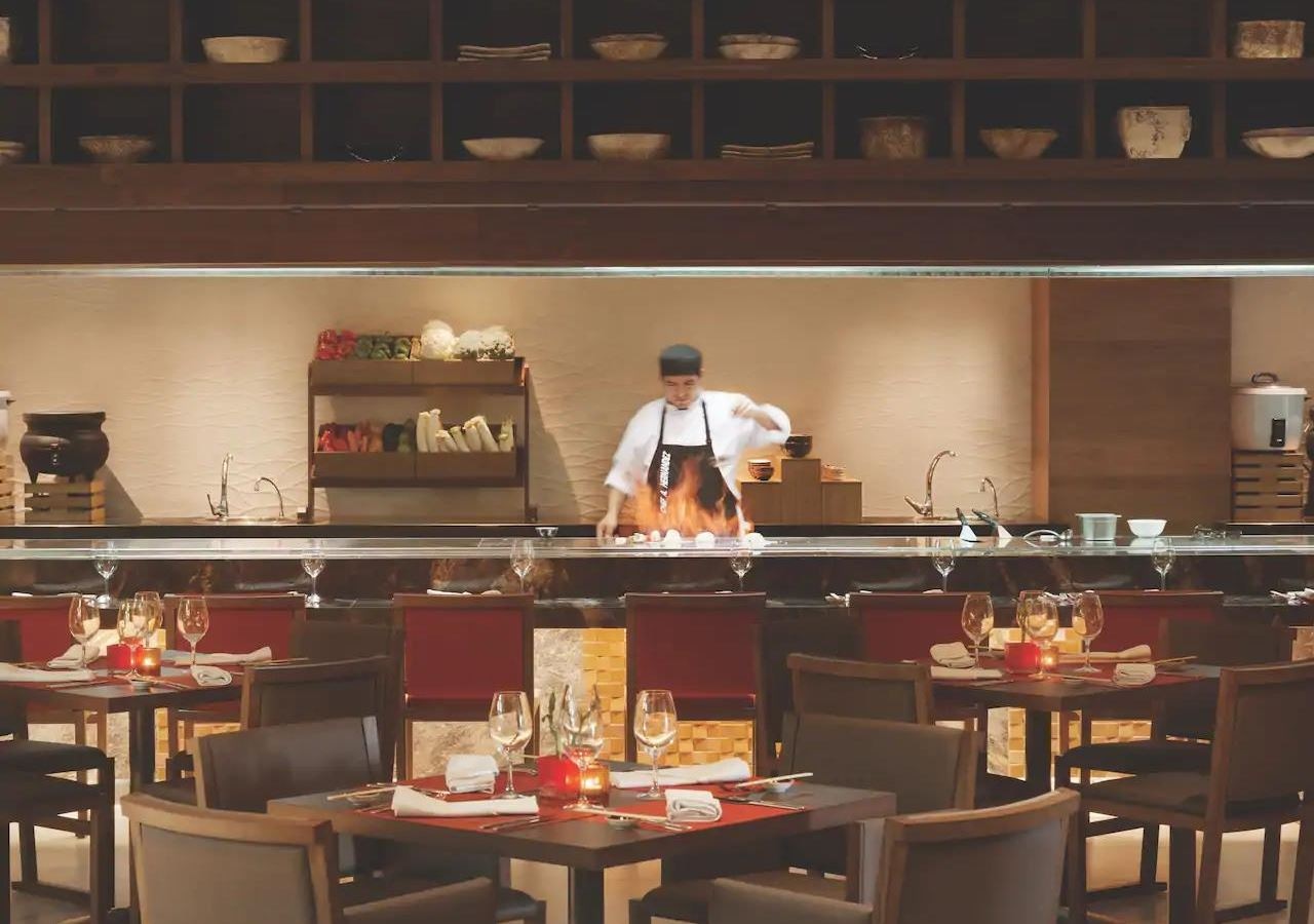 restaurants-the-moongate