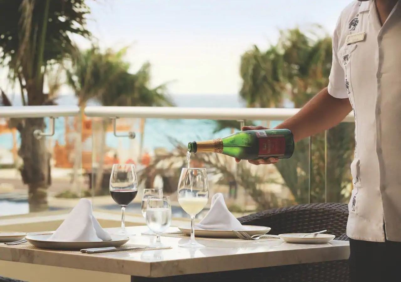 restaurants-tradewinds