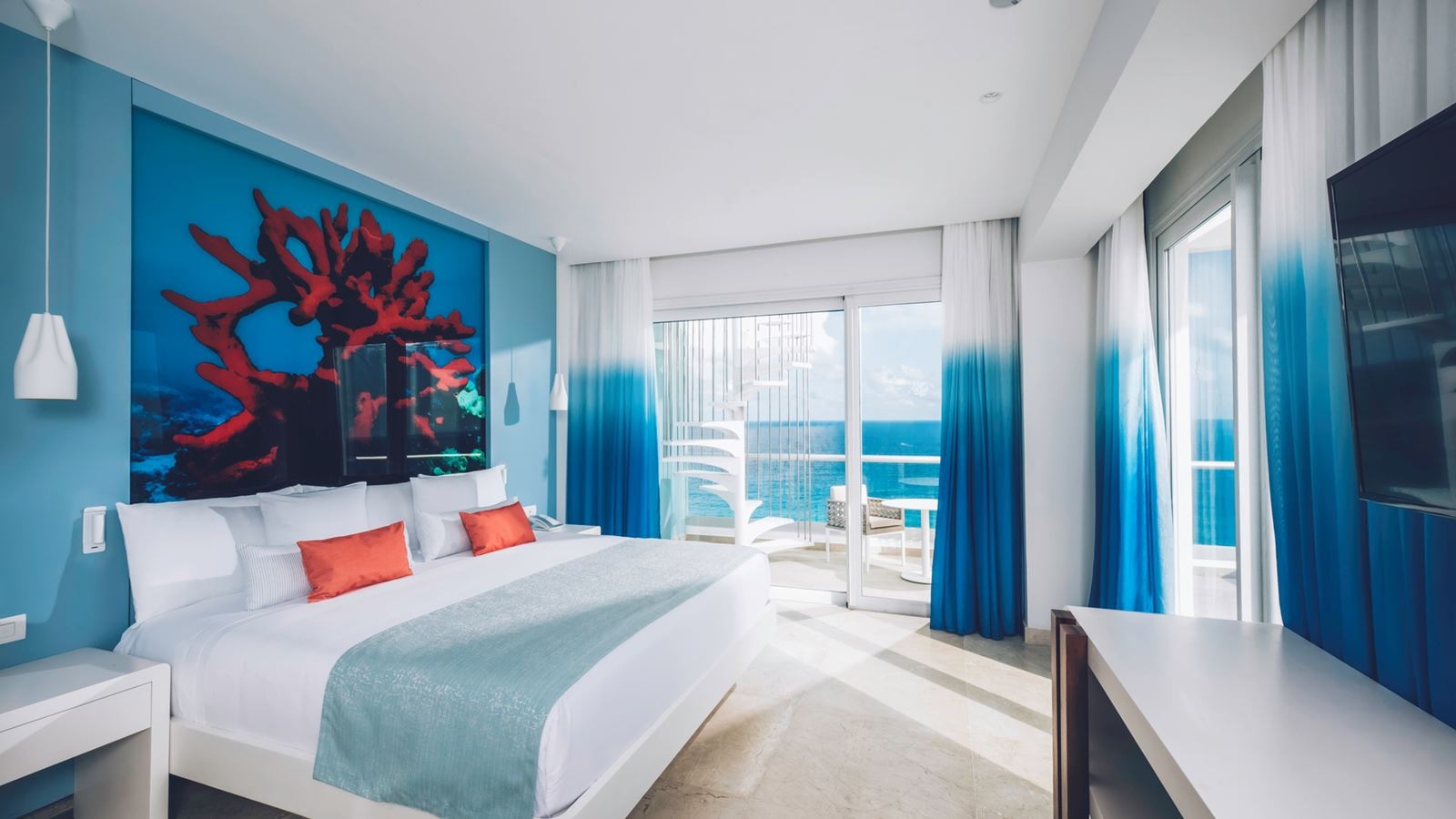 rooms-junior-suite-roof-top-ocean-front-corner