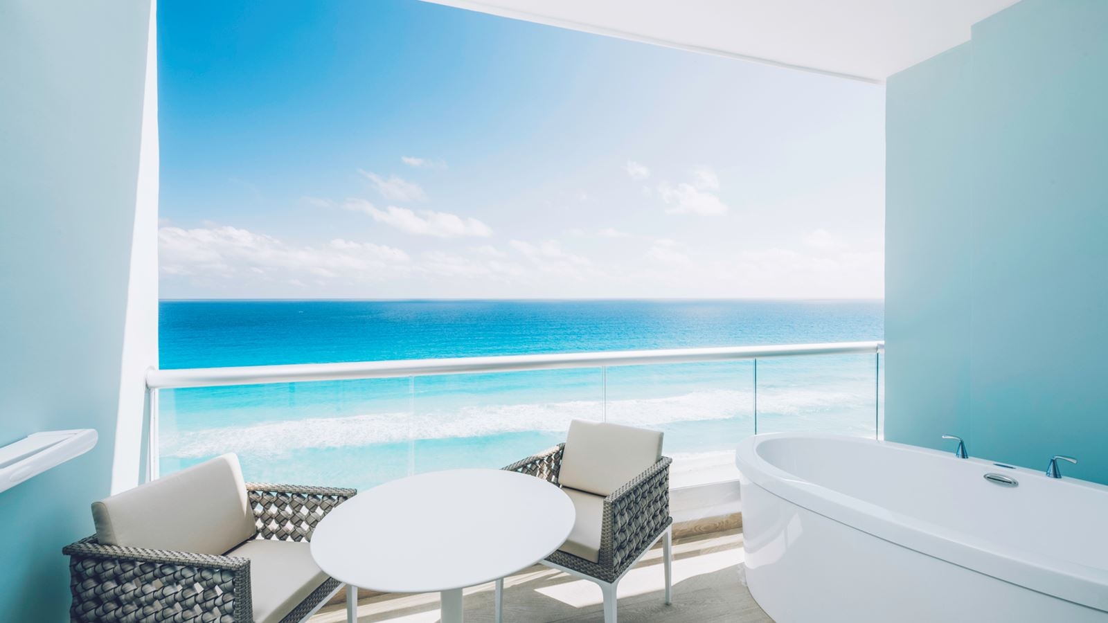 rooms-junior-suite-ocean-front-superior
