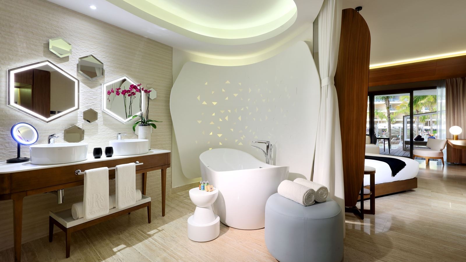 rooms-junior-suite-swim-up