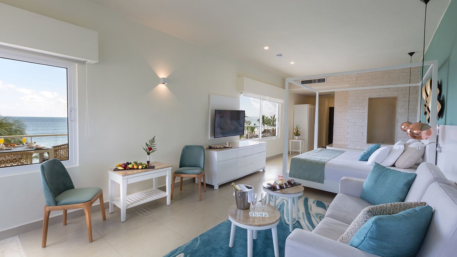 rooms-honeymoon-oceanfront-suite