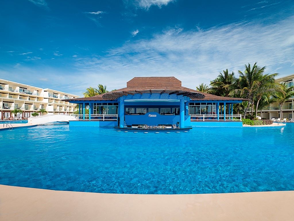 bars-zavaz-swim-up-bar