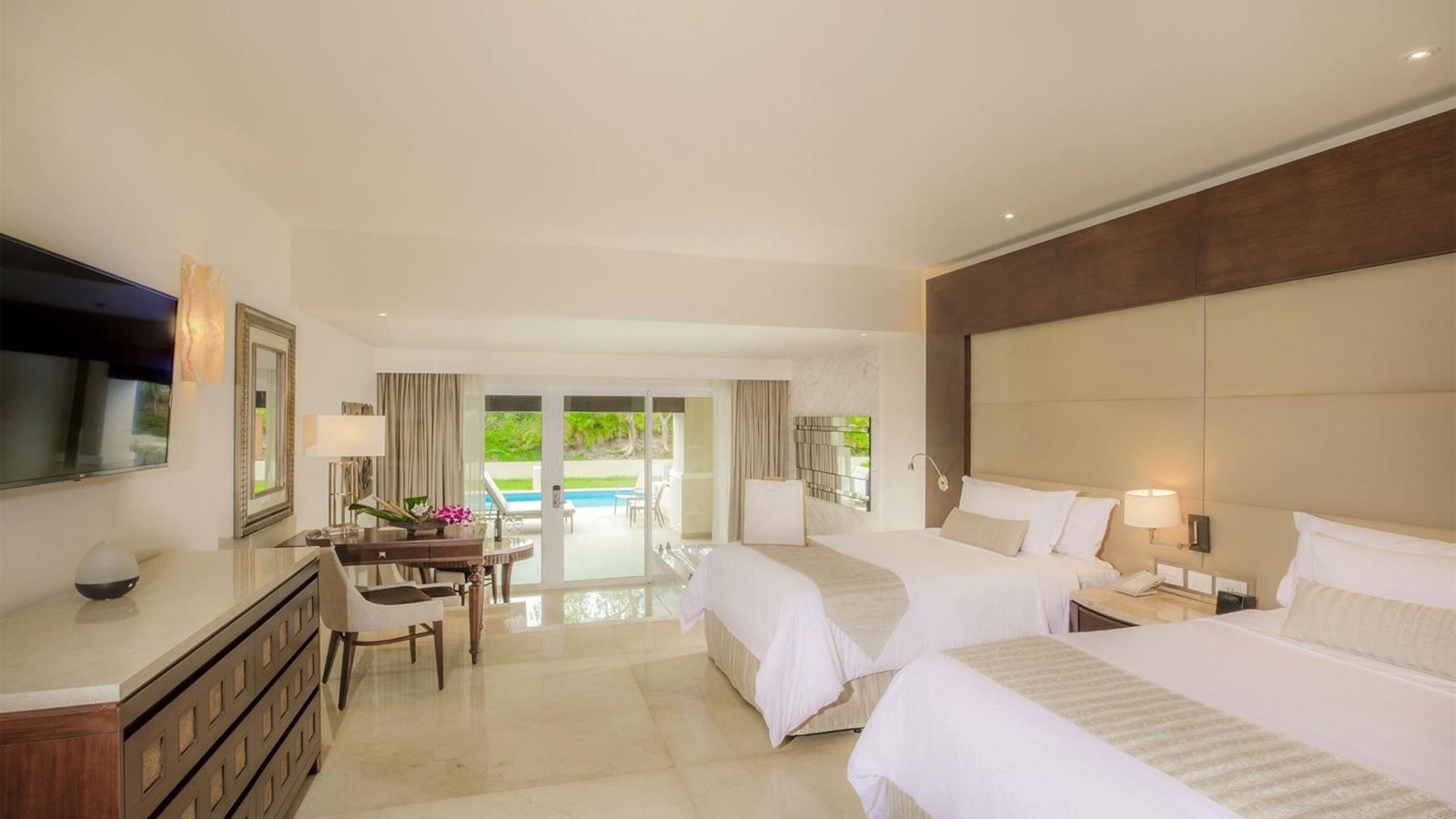 rooms-grand-swim-up-suite