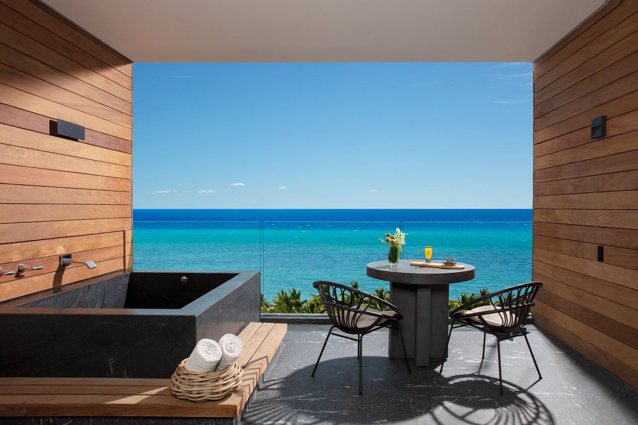 rooms-preferred-club-junior-suite-ocean-front