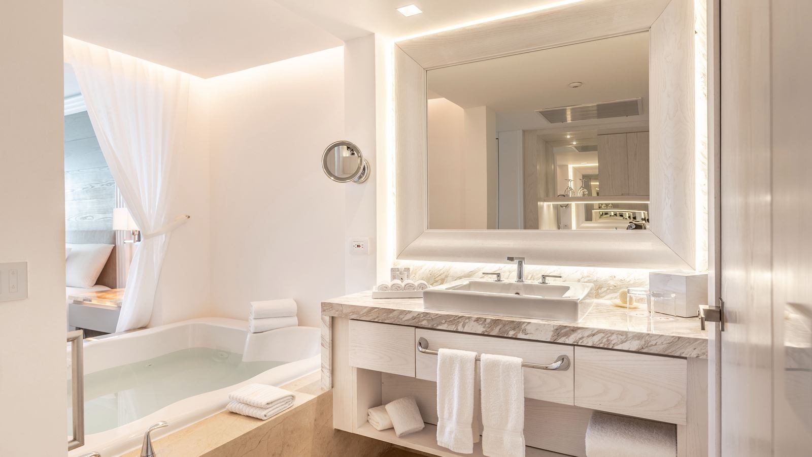 rooms-royale-deluxe--lagoon-view