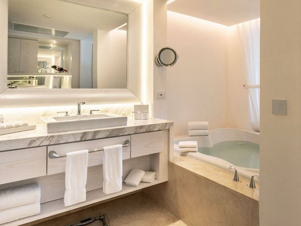 rooms-royale-two-bedroom-presidential-suite