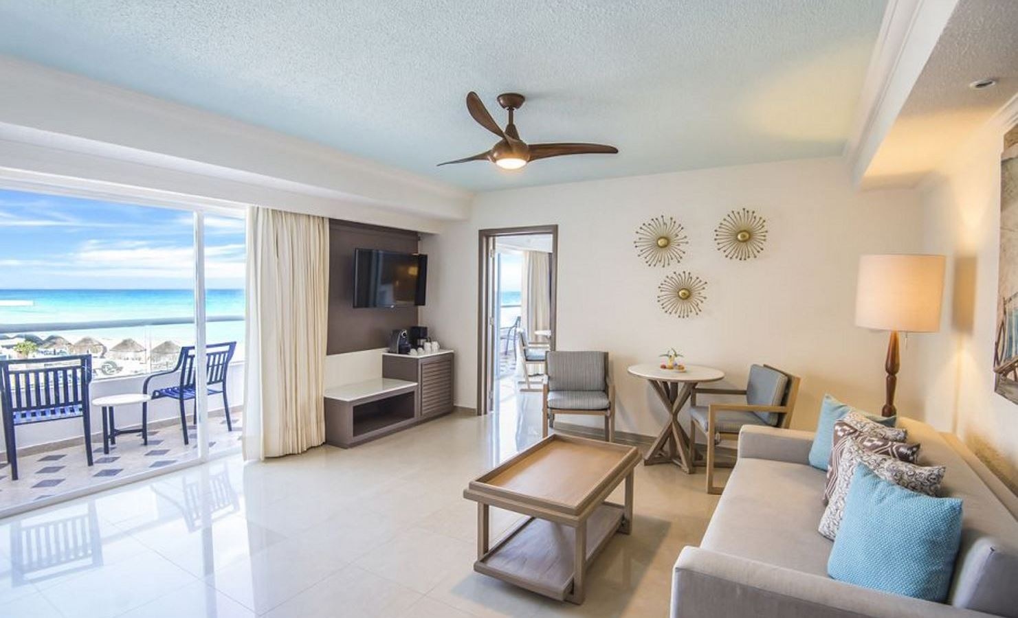 rooms-master-onebedroom-suite-oceanfront