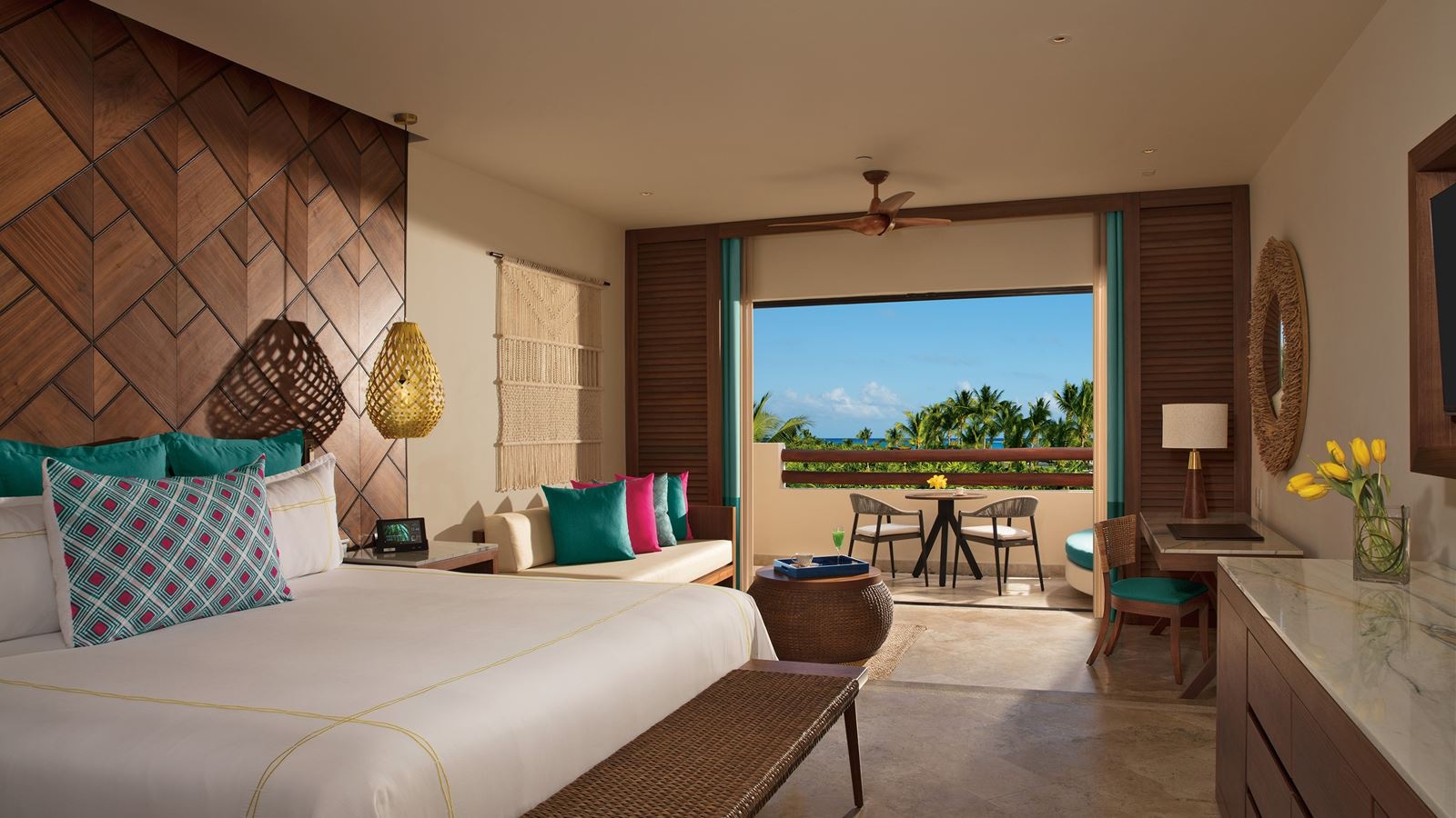 rooms-junior-suite-partial-ocean-view