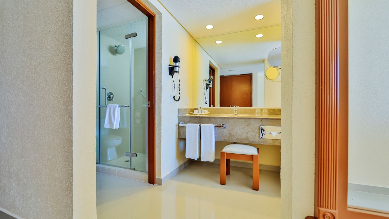 rooms-double-room-ocean-front-premium-level