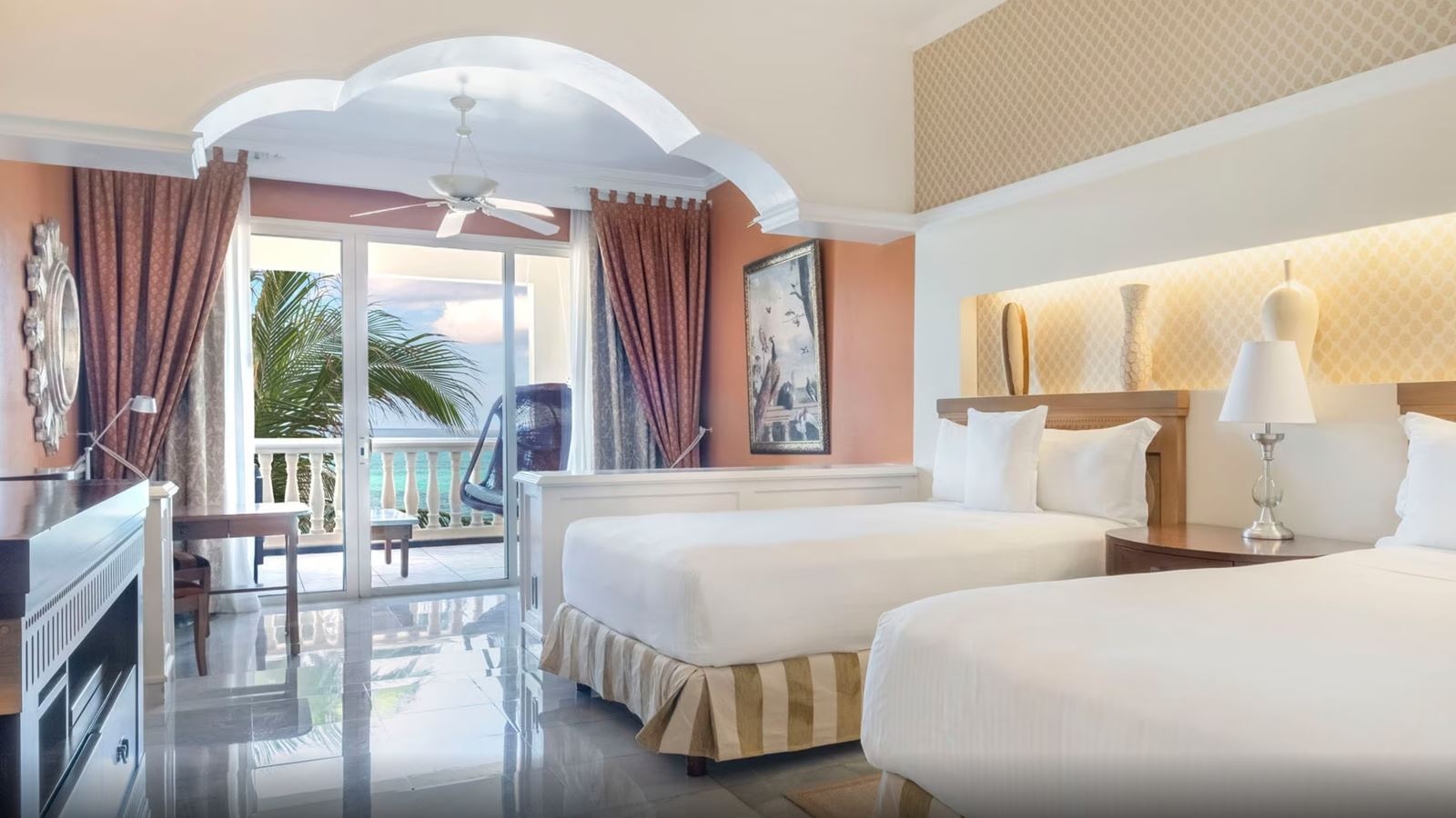 rooms-panoramic-ocean-front-butler-suite