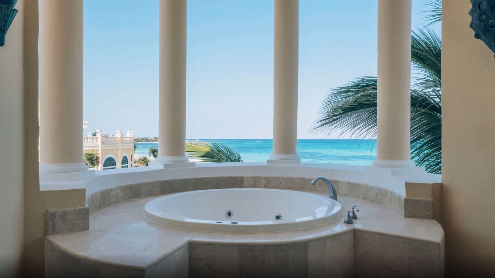 rooms-ocean-front-butler-penthouse-suite