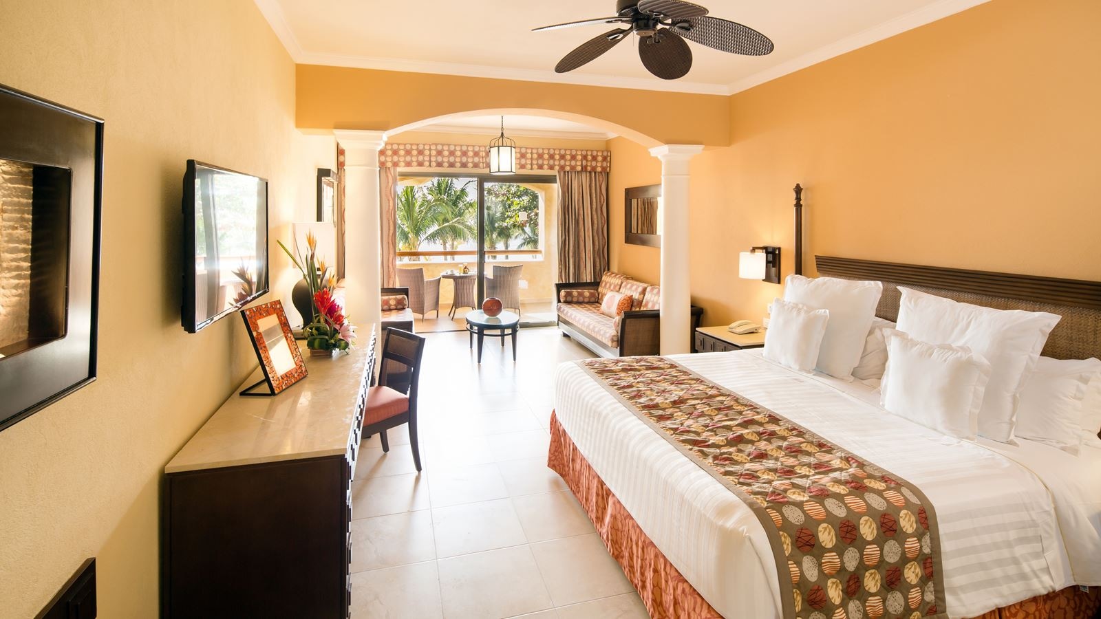 rooms-junior-suite-premium-level-ocean-front