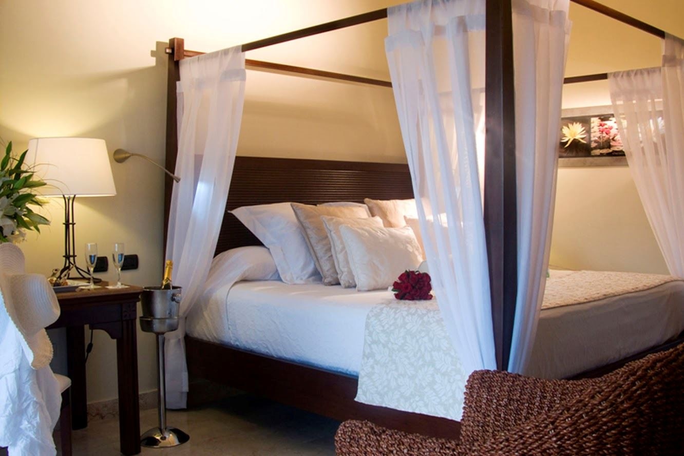 rooms-privileged-romance-room