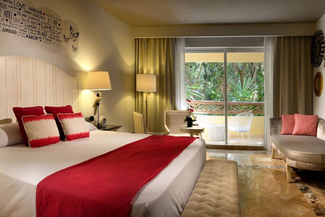 rooms-privileged-romance-deluxe-room
