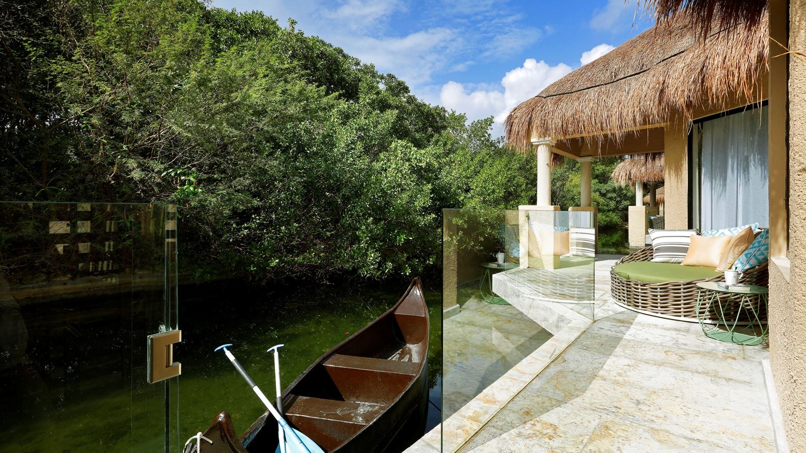 rooms-romance-bungalow-by-the-lake