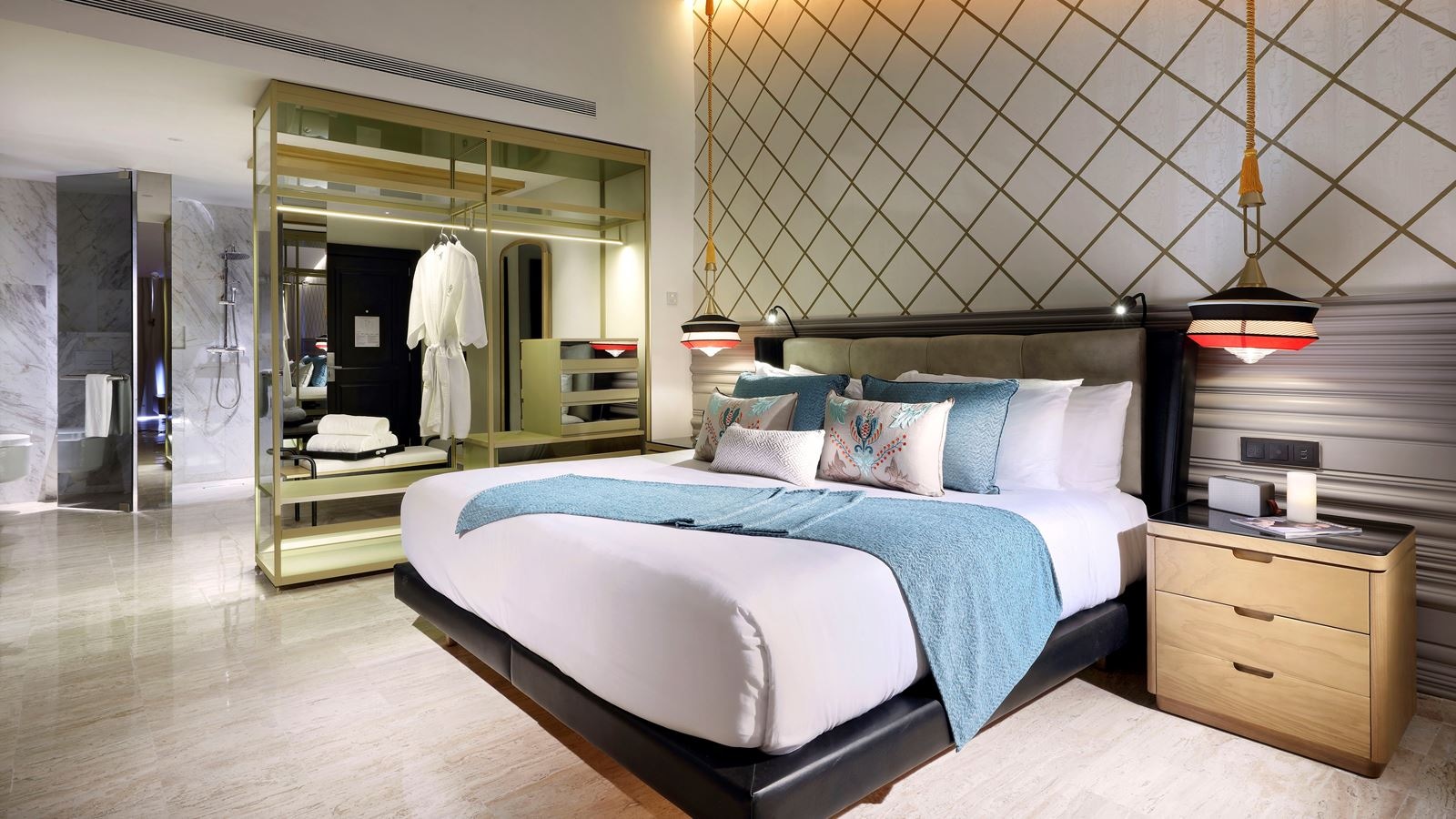 rooms-junior-suite-jacuzzi-terrace-pool-side