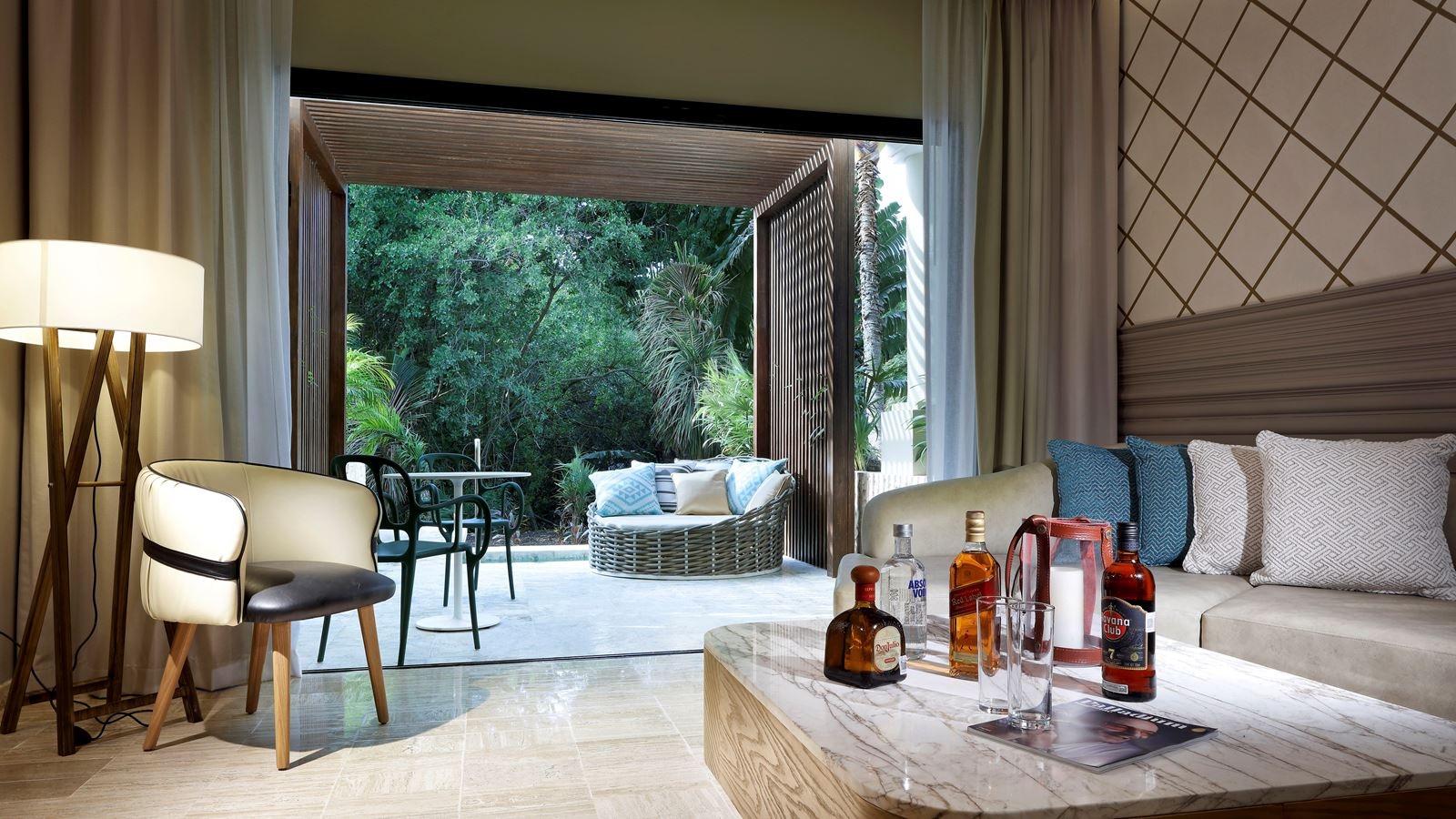 rooms-junior-suite-private-pool-garden-view