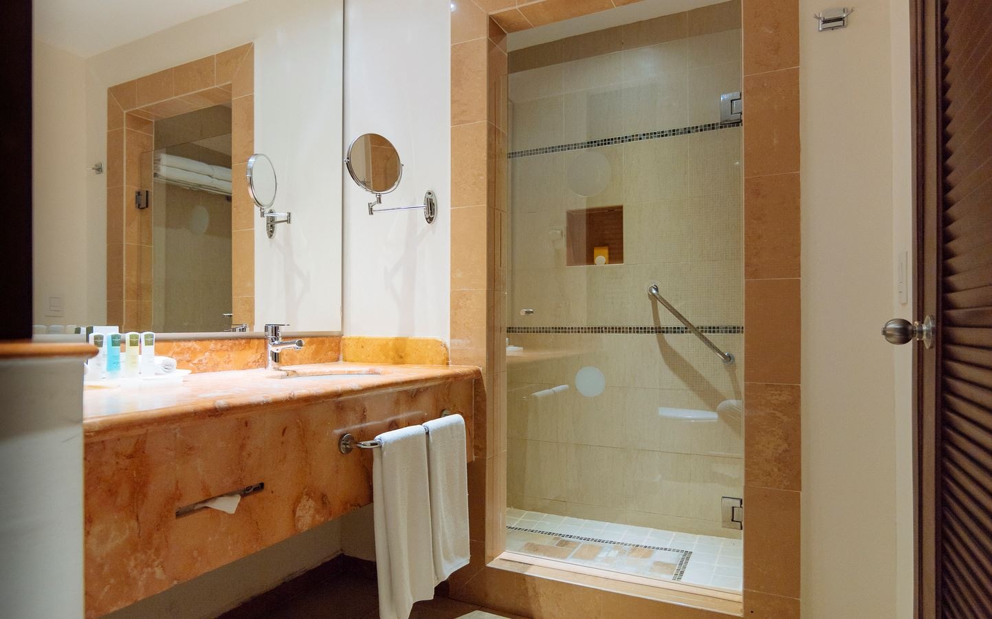 rooms-deluxe-room-single-use