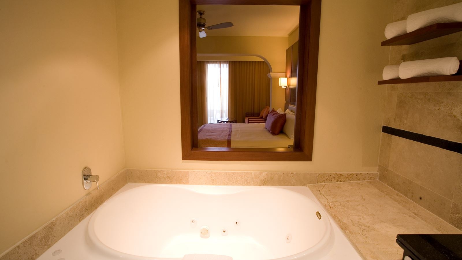 rooms-deluxe-junior-suite