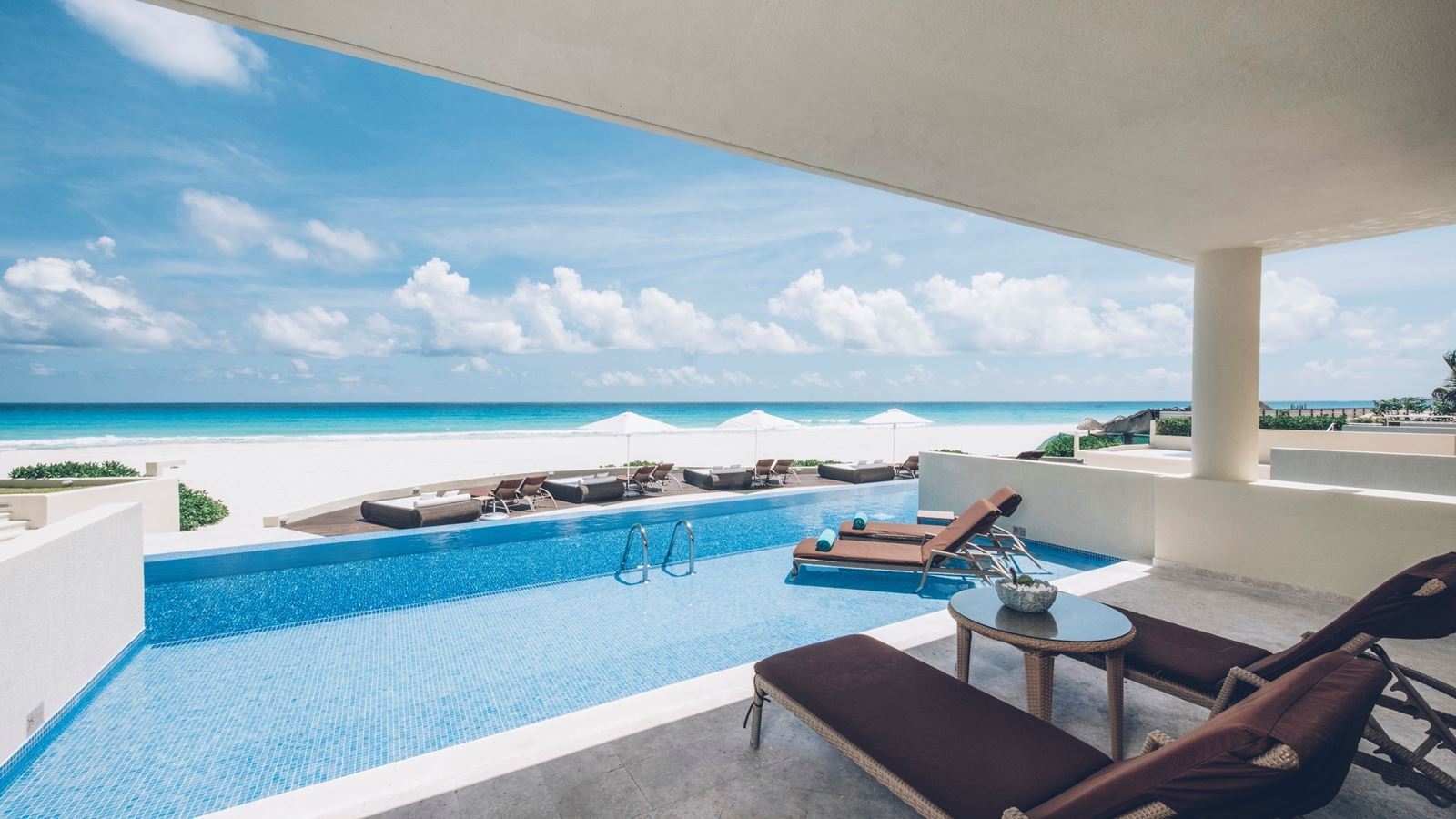 rooms-villa-ocean-front-superior-swim-out