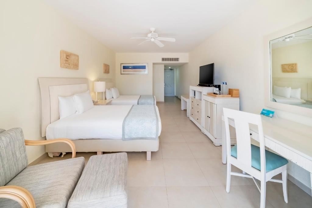 rooms-villa-poolside