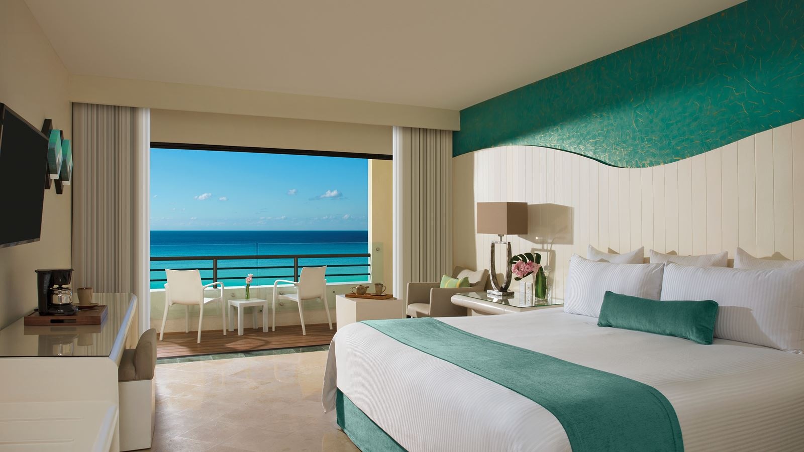 rooms-deluxe-ocean-view-with-balcony