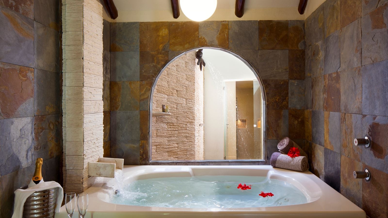 rooms-honeymoon-private-pool-swim-casita-suite