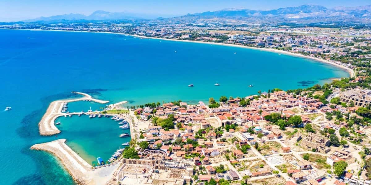 Comparand Antalya cu alte destinatii populare din Turcia: ce o face unica?