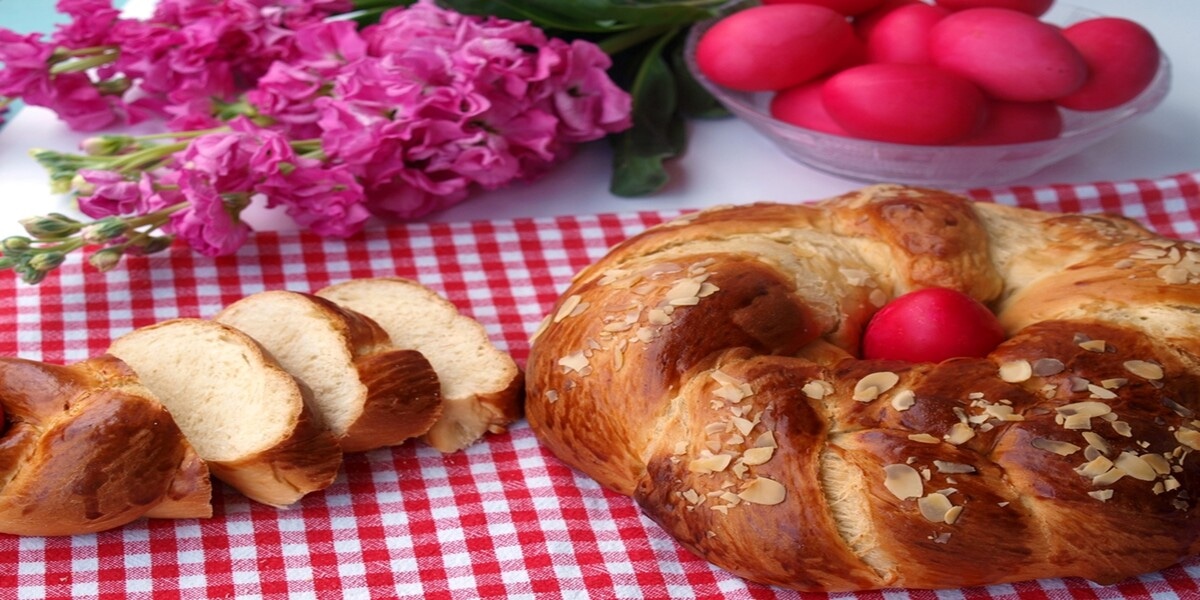 Ce este Tsoureki și de ce este atât de popular în Grecia?