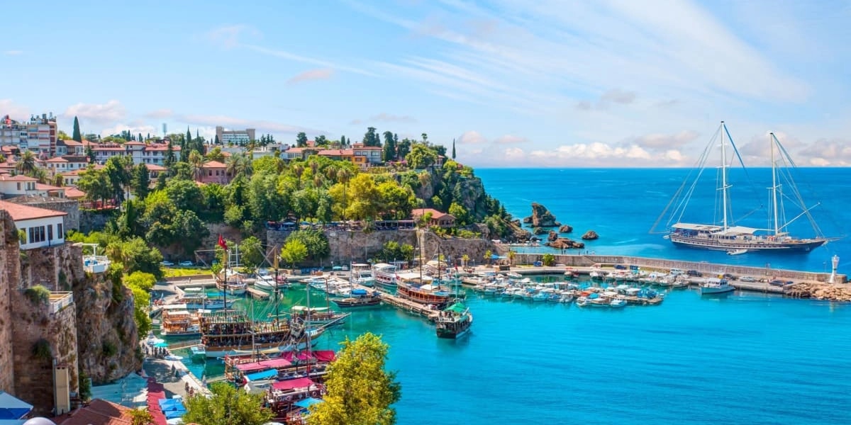 Top 7 locuri de vizitat în Antalya cu familia: sejur de neuitat