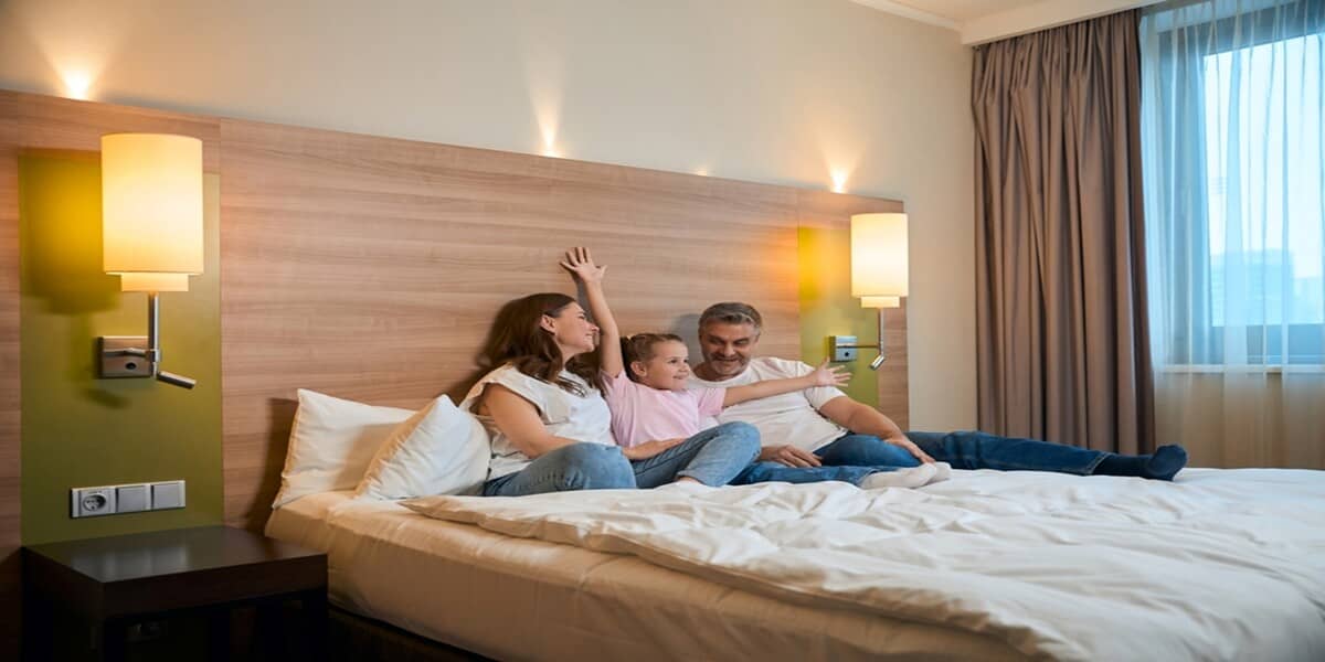 Cum alegi o cameră family room când mergi cu copiii?