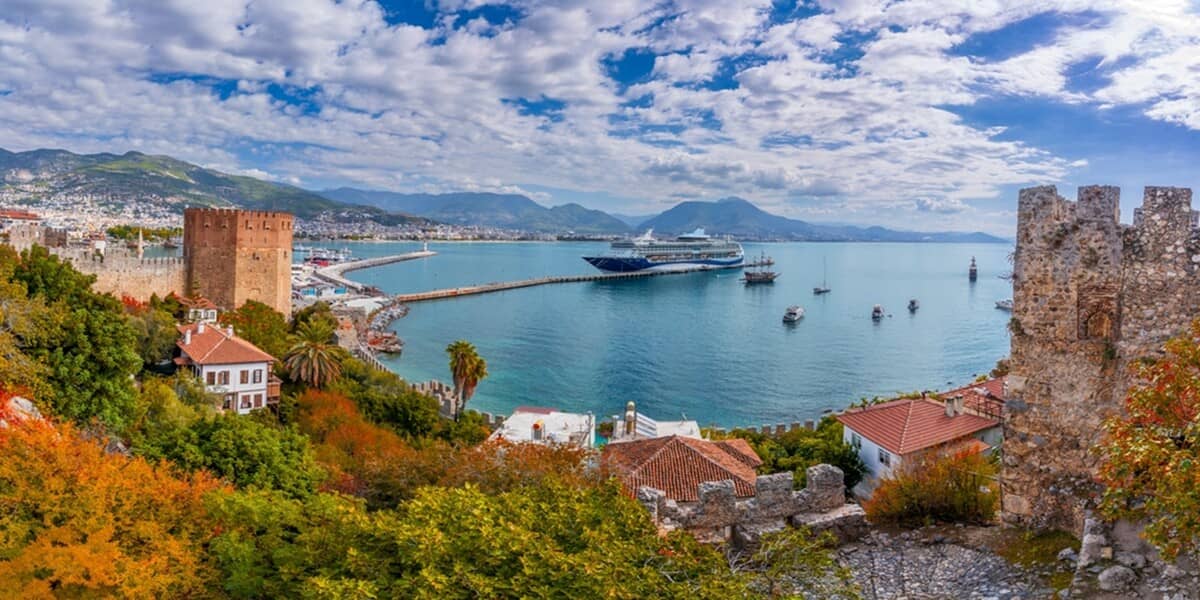 Unde să mergi în vacanță în octombrie pentru plajă, relaxare și mai puțină aglomerație