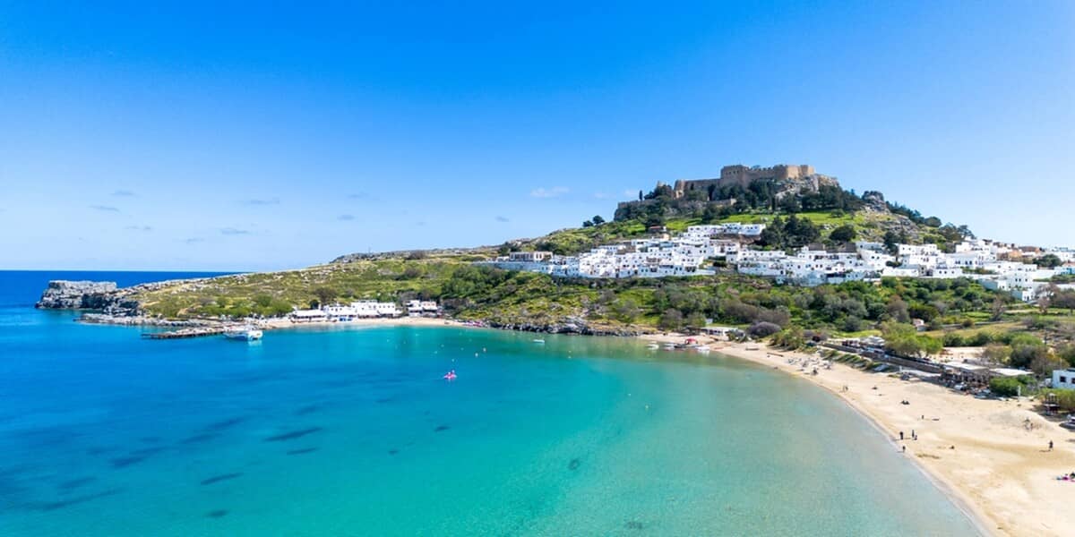 Ce vizitezi în Rodos: Lindos, Orașul Vechi, Valea Fluturilor și excursia în Symi