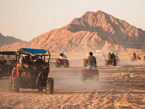 Excursii 4x4 în Hurghada: safari în deșert și peisaje care îți vor tăia răsuflarea