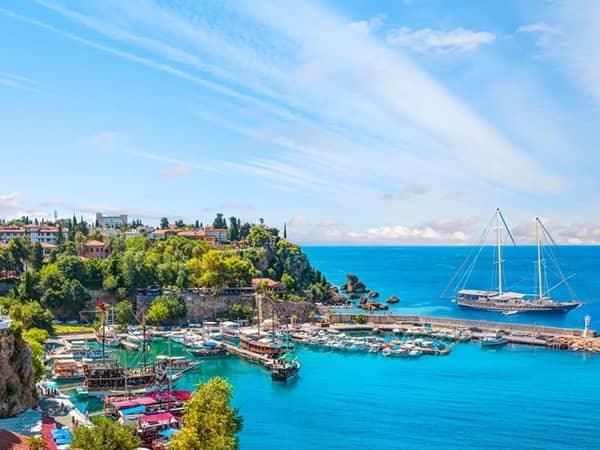 Top 7 locuri de vizitat în Antalya cu familia: sejur de neuitat