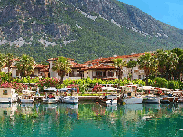 Aventuri all inclusive în Turcia cu Coral Travel. Ia-ți crema de protecție solară și hai să mergem!