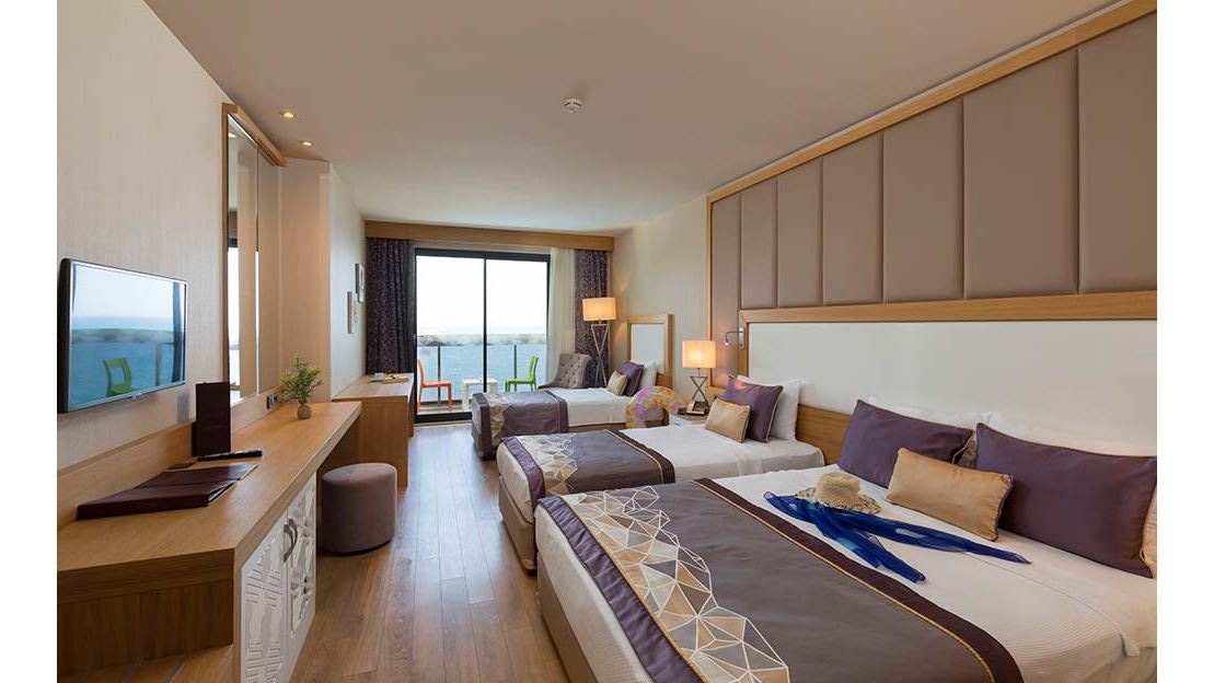rooms-large-room-sea-side-view