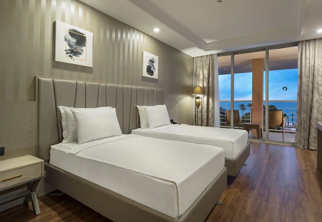 rooms-standard-room-side-sea-view