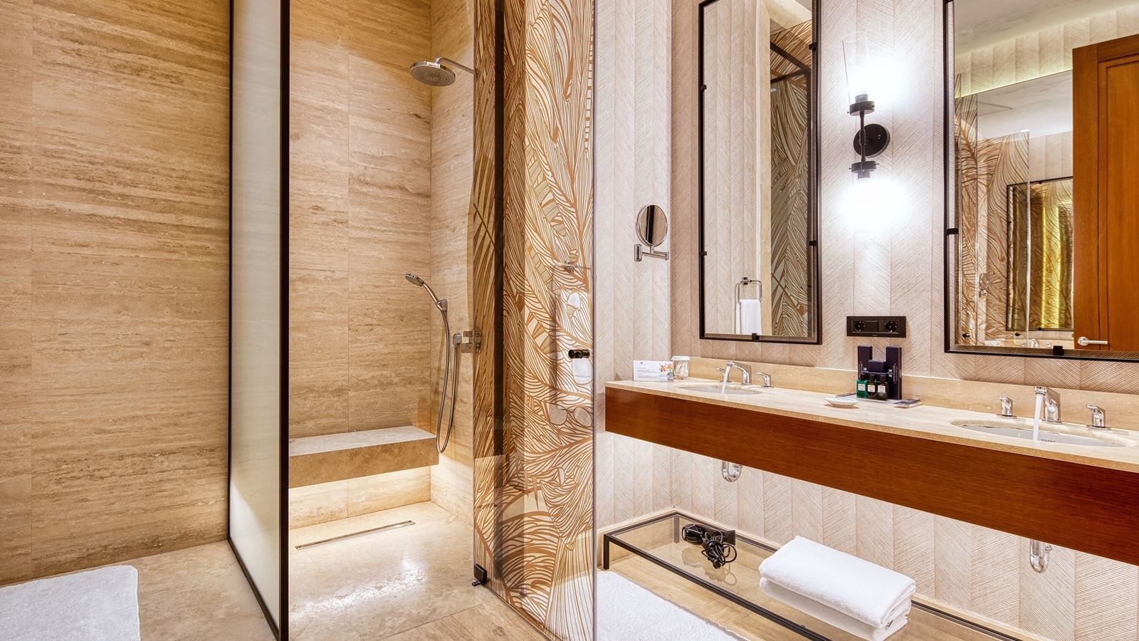 rooms-luxury-lagoon-suite