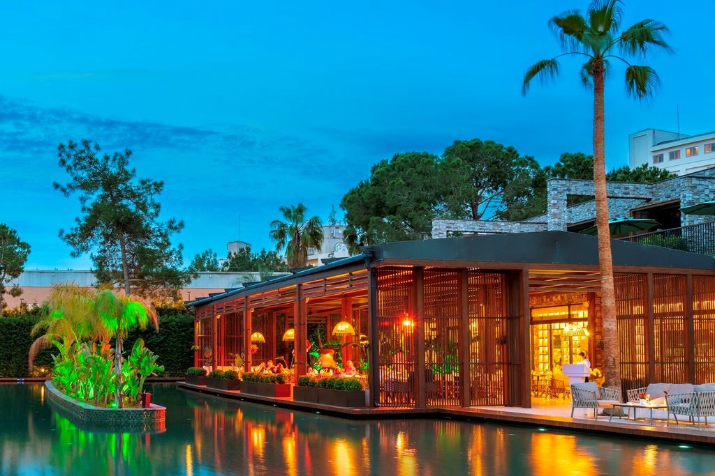 restaurants-lagoon-restaurant