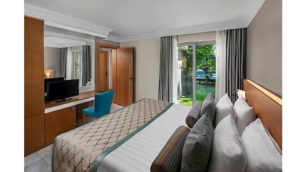 rooms-select-family-swim-up